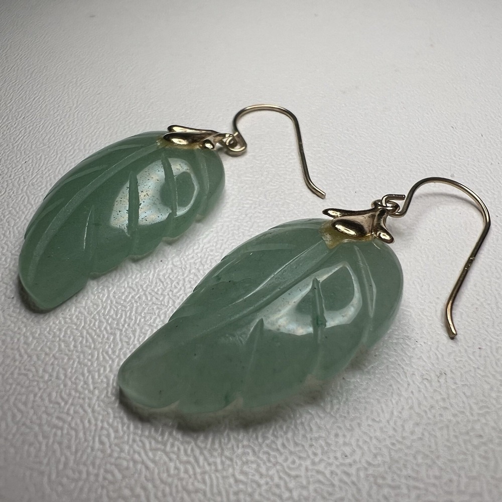 Vtg Carved Green Jadeite Leaves Dangle Earrings